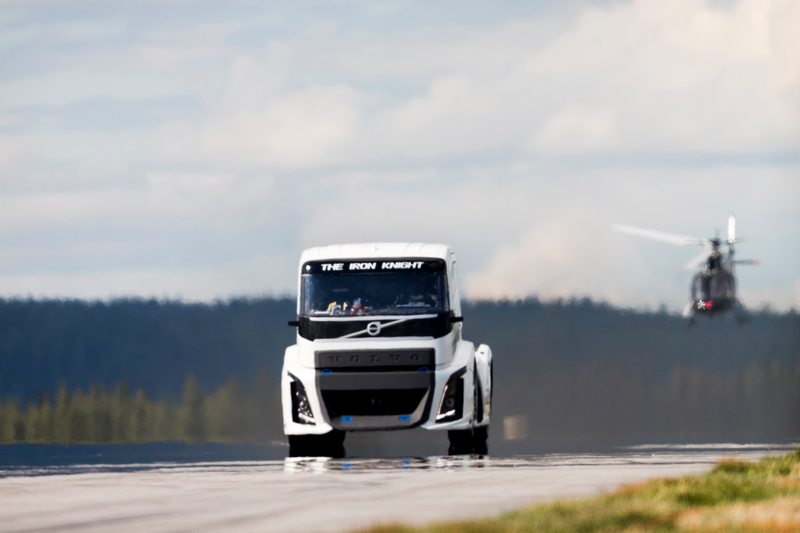 Illustration for article titled Haul Ass In Volvo's 2,400 Horsepower Iron Knight, The Fastest Truck In The World
